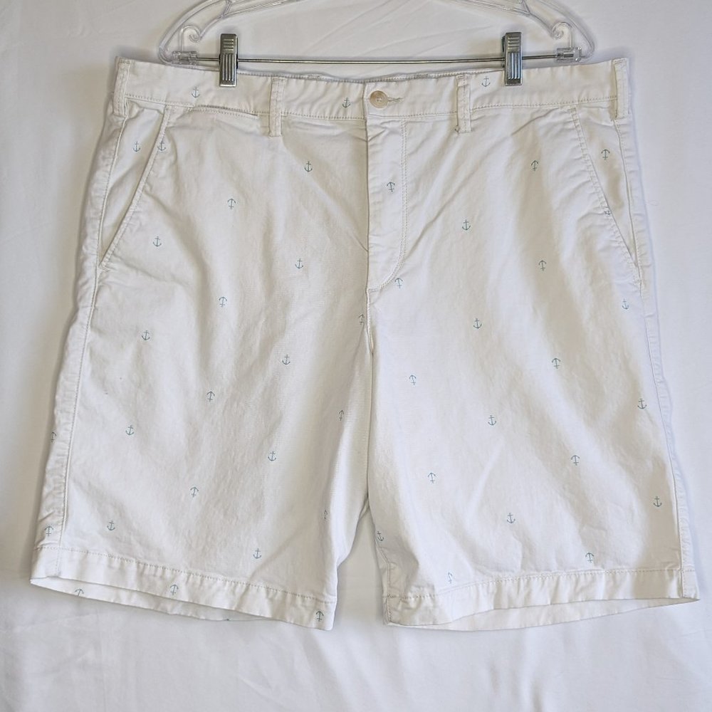 GAP*Men's 1.5" Belt Loop Small Teal Anchor Print White Flat Front Shorts~Size 38